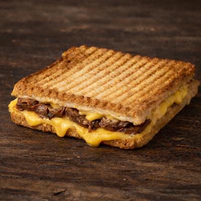 Glütensiz Kavurmalı Kaşarlı Tost