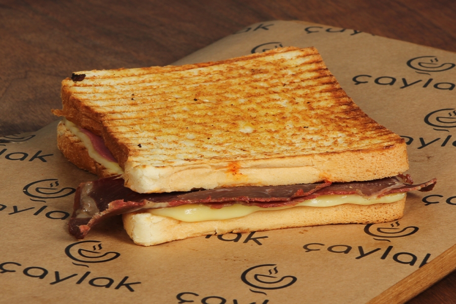 Pastırmalı Kaşarlı Kare Tost