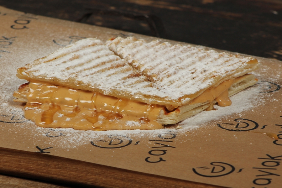 Tatlı Milföy Tost (Lotus Biscoff’Lu)