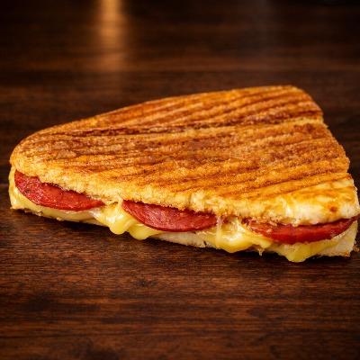 Sucuklu Kaşarlı Sanayi Tostu