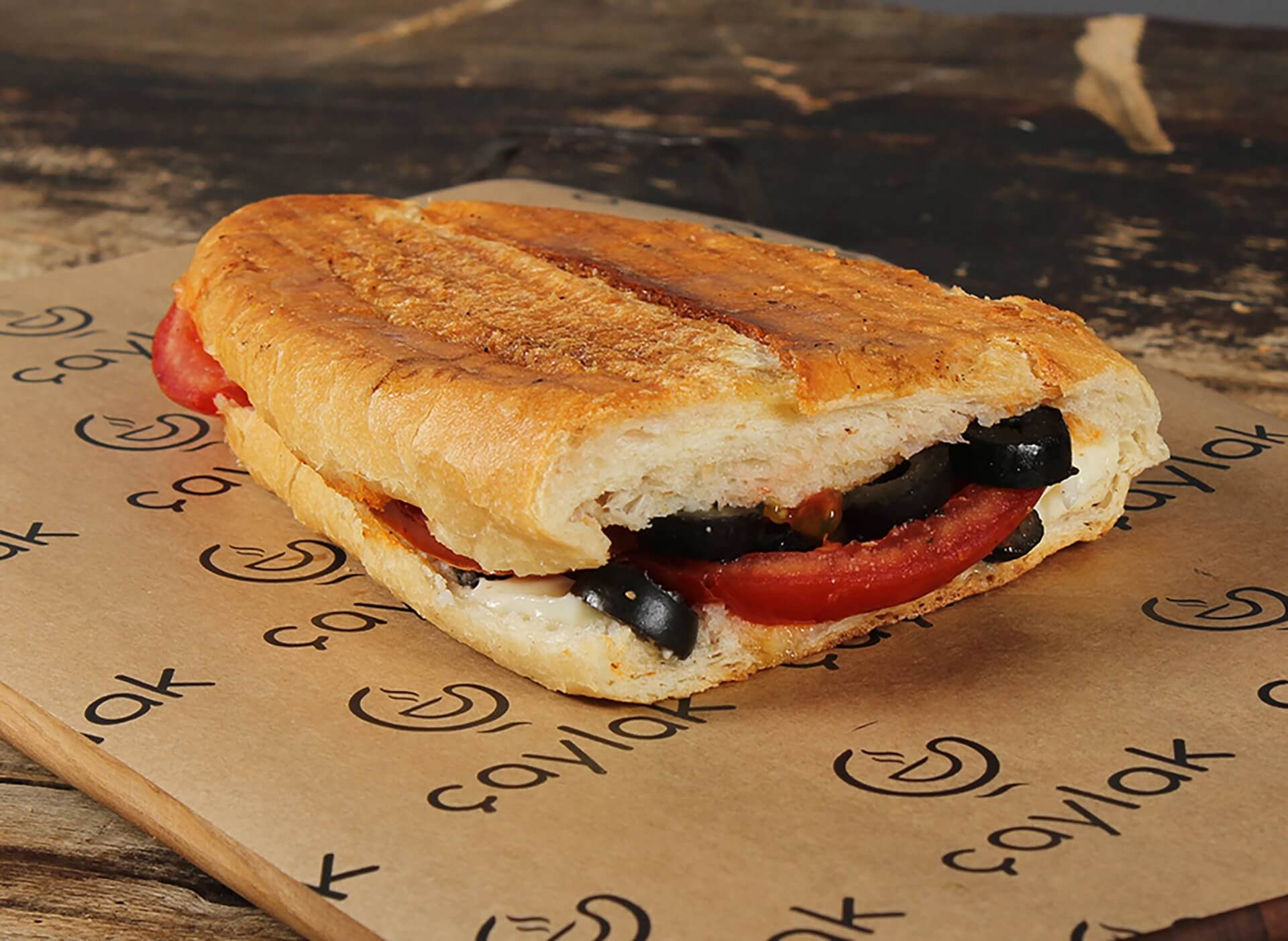 Beyaz Peynirli Zeytinli Tost