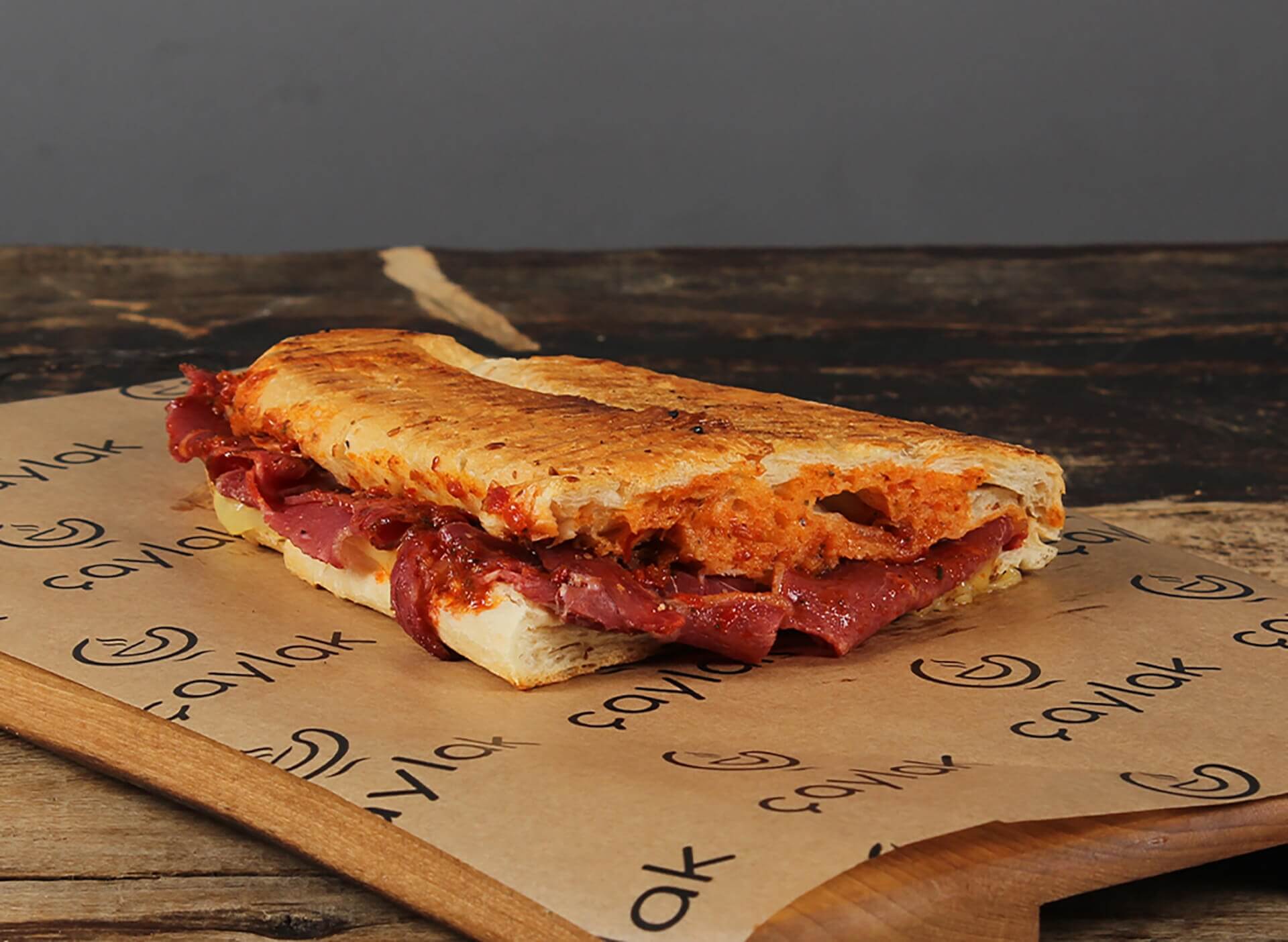Pastırmalı Kaşarlı Tost