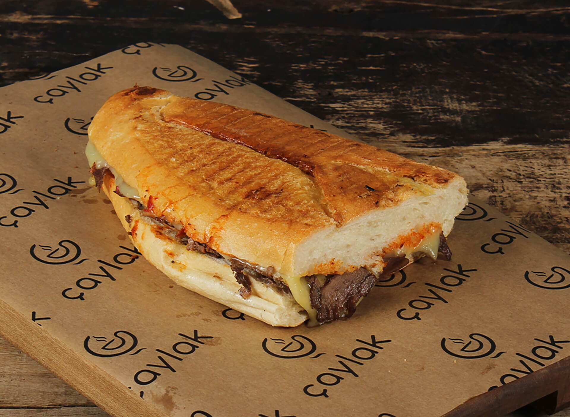 Kavurmalı Kaşarlı Tost